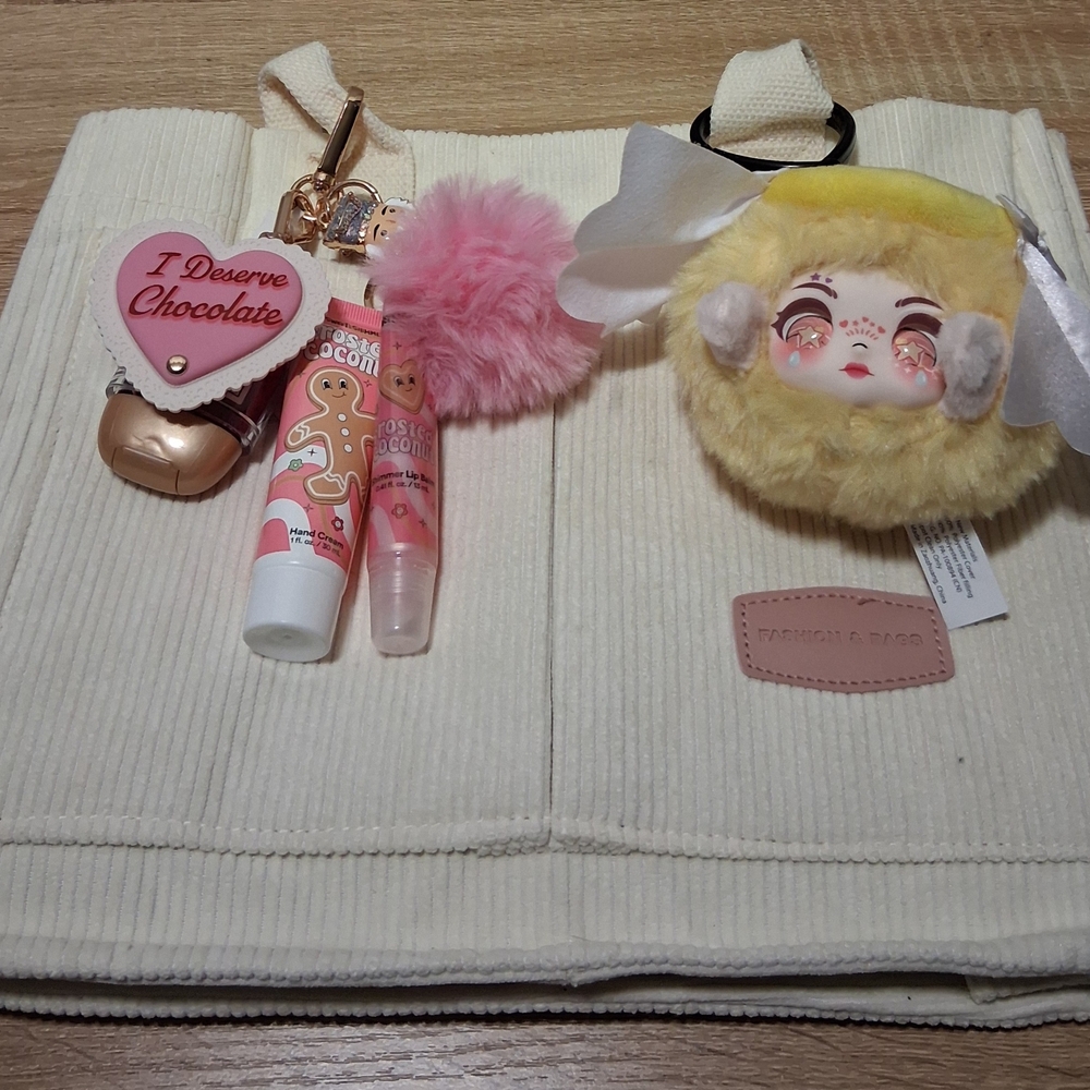 Cream Tote Bag with NEVER USED Beauty and Plushie Keychains Added